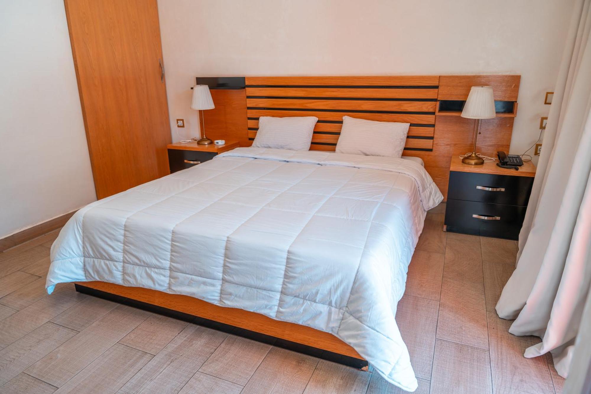 קניטרה Hotel D'Europe Centre Ville מראה חיצוני תמונה